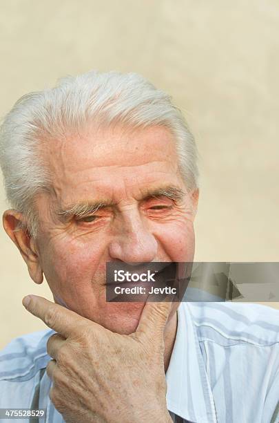Uśmiech Stary Człowiek - zdjęcia stockowe i więcej obrazów Choroba Alzheimera - Choroba Alzheimera, Demencja, Depresja - Smutek