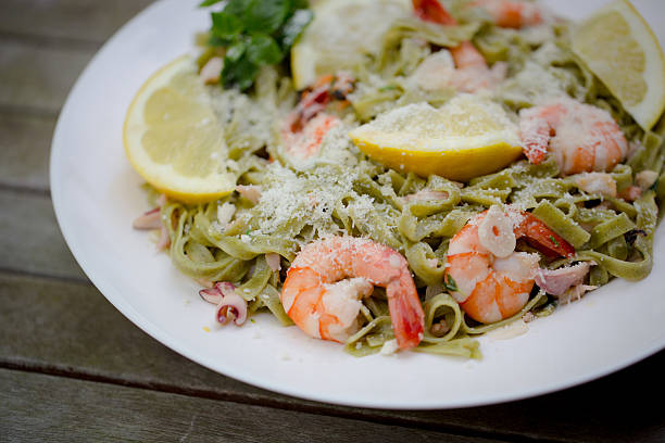 pescados y mariscos, pasta - gran padano fotografías e imágenes de stock