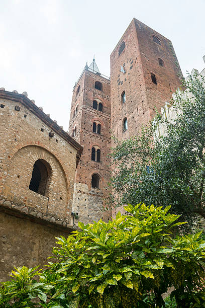 알바 - italy albenga liguria tower 뉴스 사진 이미지