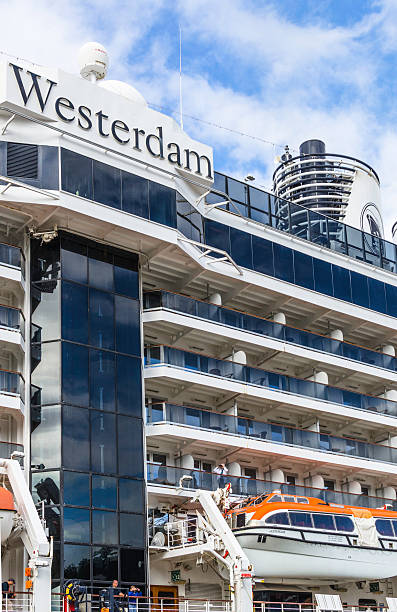 Holland America 크루즈, Westerdam 있는 Dock 스톡 사진