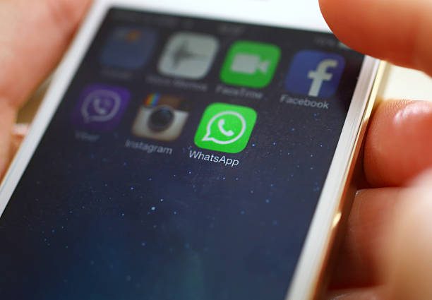 whatsapp を起動するには、iphone 5 秒です。 - whats up ストックフォトと画像