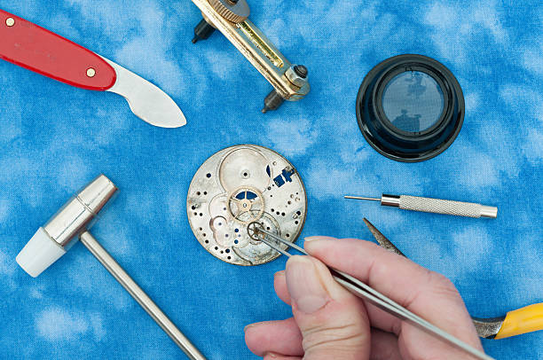 istock Repair of watches 475540147