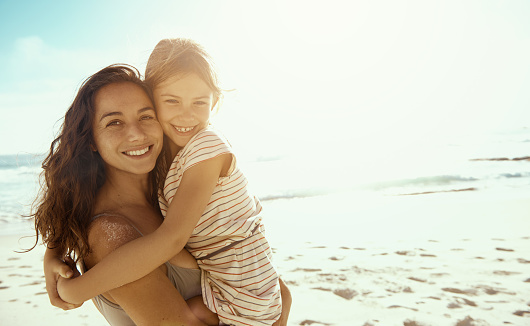Shot of a mother and daughter bonding at the beachhttp://195.154.178.81/DATA/i_collage/pu/shoots/804711.jpg