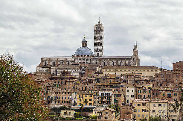 istock view of Siena, Italy 475567416