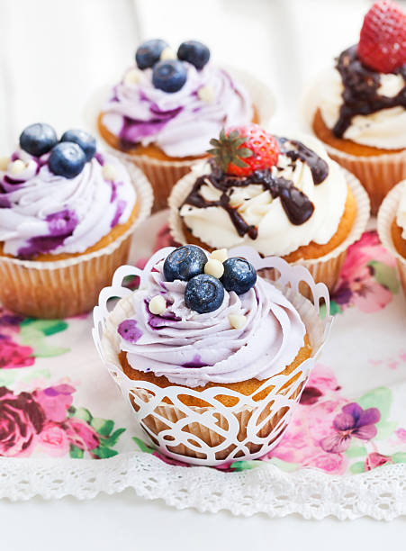 istock Set of  blueberry and strawberry cupcakes 475569536