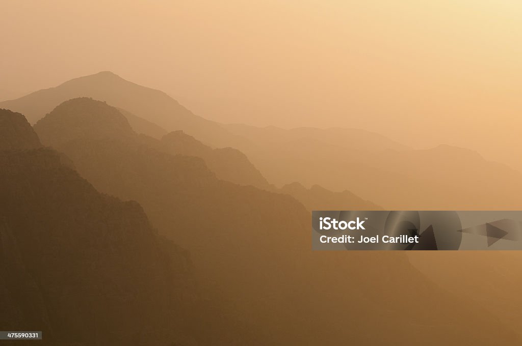Montanha do deserto ao pôr do sol perto do Lago de Dana reserva de biosfera na Jordânia - Royalty-free Ao Ar Livre Foto de stock