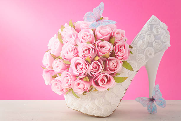 istock Pink and white theme wedding bouquet concept. 475599658