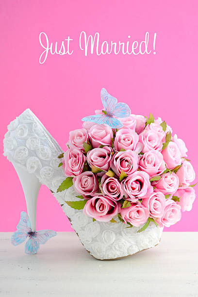istock Pink and white theme wedding bouquet concept. 475599660