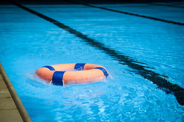 istock Peolple throw Life ring floating to someone 475611473