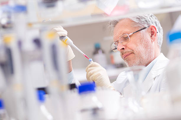 istock Life scientist researching in the laboratory. 475611769