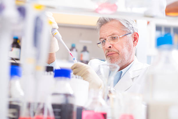 istock Life scientist researching in the laboratory. 475611833