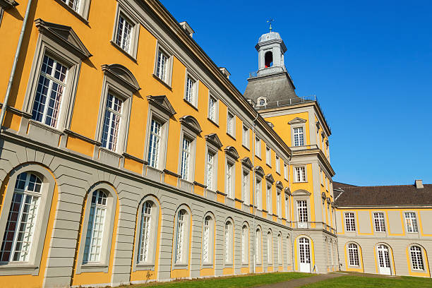 palazzo elettorale e università di bonn - electoral palace foto e immagini stock