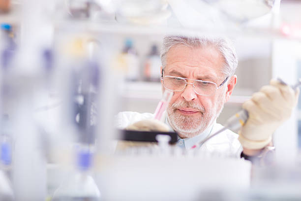 istock Life scientist researching in the laboratory. 475640571
