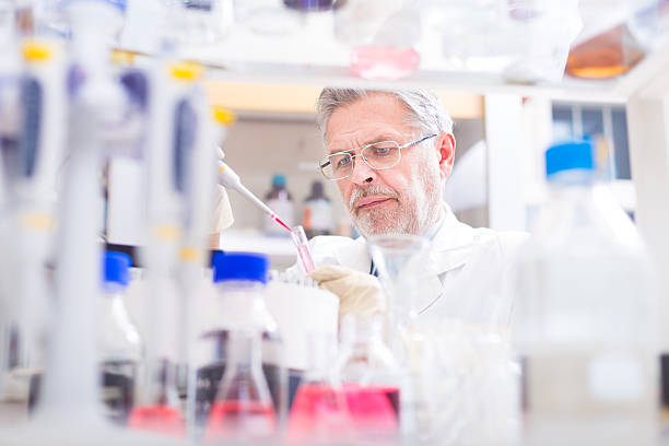 istock Life scientist researching in the laboratory. 475640857