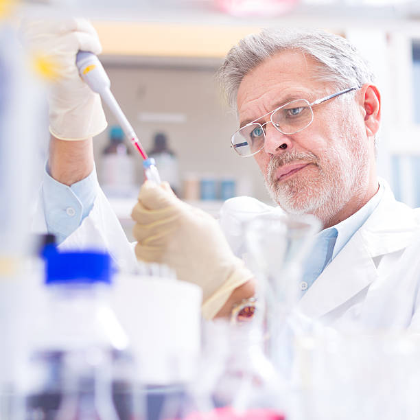 istock Life scientist researching in the laboratory. 475640899