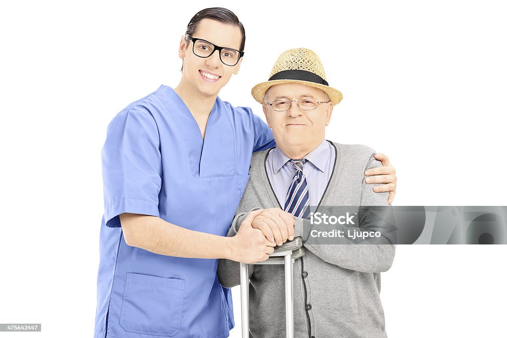 healthcare professional et un homme senior homme posant - Photo de Adulte libre de droits