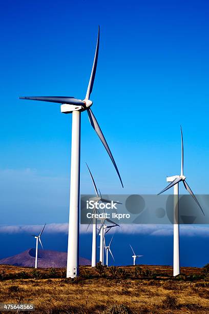 Foto de Turbinas E O Céu Na Ilha De Lanzarote Espanha e mais fotos de stock de Abstrato - Abstrato, Almíscar, Arbusto