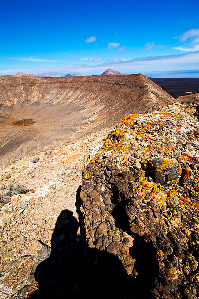istock timanfaya  in los volcanic r 475666559