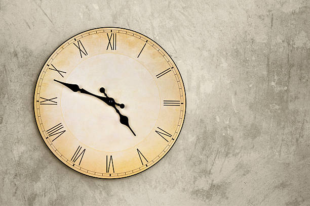 istock Vintage wall clock over grey grunge background 475666610