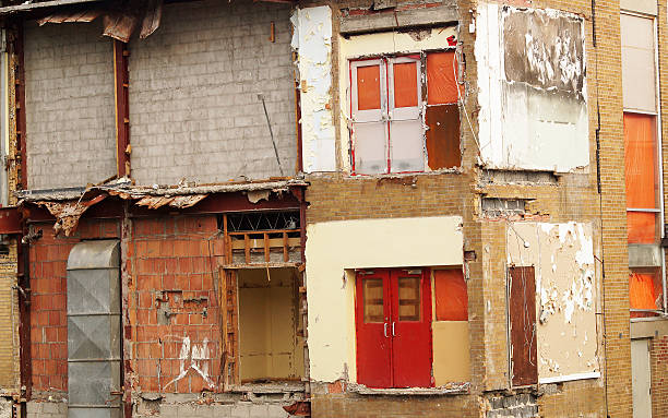 istock Demolition of a school 475669284