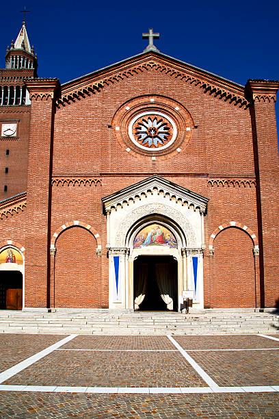 istock lombardy     the castellanza    old      closed brick towe 475675596