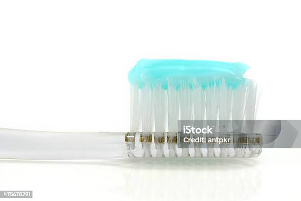 Photo libre de droit de Brosse À Dent Avec Dentifrice banque d'images et plus d'images libres de droit de Article de toilette - Article de toilette, Blanc, Bleu