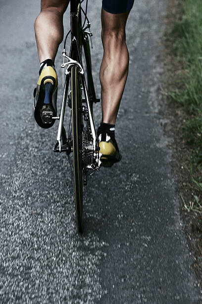 road bicyclist - atleta papel social fotografías e imágenes de stock