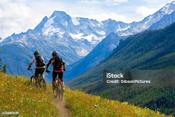 Ciclismo De Montaña Columbia Británica Foto de stock y más banco de imágenes de Andar en bicicleta - Andar en bicicleta, Ciclismo de montaña, Bicicleta