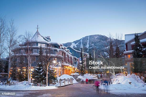 Photo libre de droit de Village De Whistler Au Crépuscule banque d'images et plus d'images libres de droit de Whistler - Colombie-Britannique - Whistler - Colombie-Britannique, Colombie-Britannique, Noël