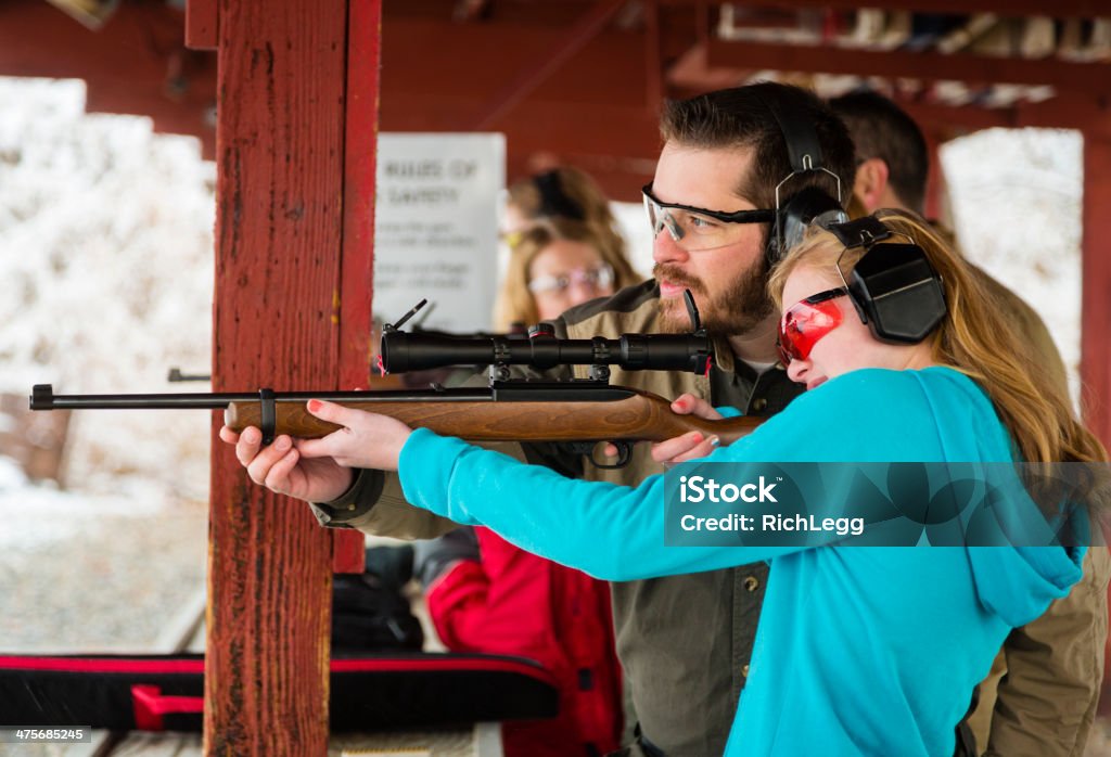 Practicar en el campo de tiro - Foto de stock de Tiro al blanco libre de derechos