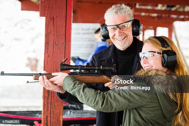 Praticare Di Shooting Range - Fotografie stock e altre immagini di Adolescente - Adolescente, Giovane adulto, Sparare