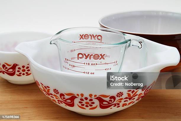 Pyrex Measuring Cup And Mixing Bowls Stock Photo - Download Image Now - Crockery, Retro Style, Old-fashioned