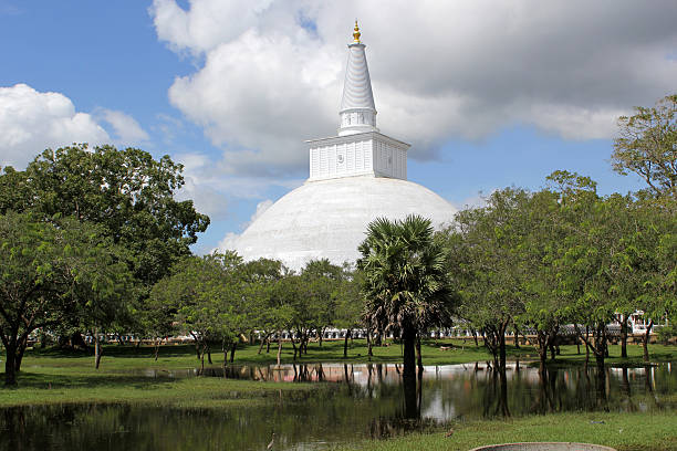 istock Ruwanwelisaya Pagoda, Anuradhapura 475699256