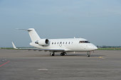 business-jet-flugzeug-auf-dem-boden.jpg?b=1&s=170x170&k=20&c=YacSAnnJzdyGsgFb3VZ0BX5gDardc4J9aklayZNJJgQ=