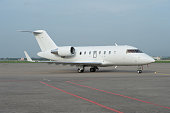 business-jet-flugzeug-auf-dem-boden.jpg?b=1&s=170x170&k=20&c=v0lu0MEIz8cvMxhCBcZPeM7a7VXLRelUaBeQh2JOF7s=