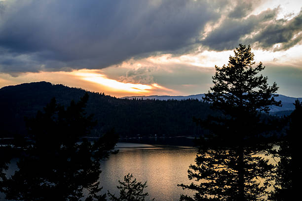 pôr do sol no norte de idaho - photogs - fotografias e filmes do acervo