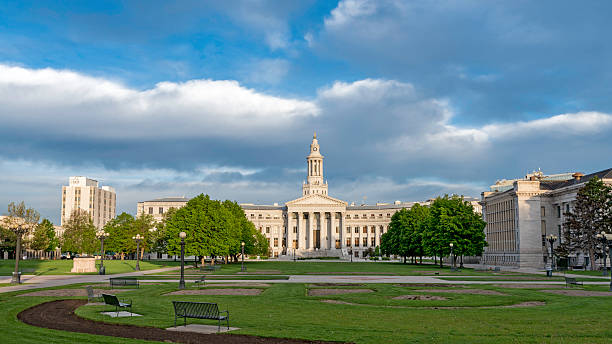 istock Park at the county courthouse in Denver 475705422
