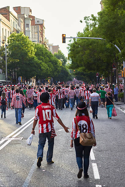 les fans de finale de la coupe d'espagne 2015 - barcelona fc photos photos et images de collection