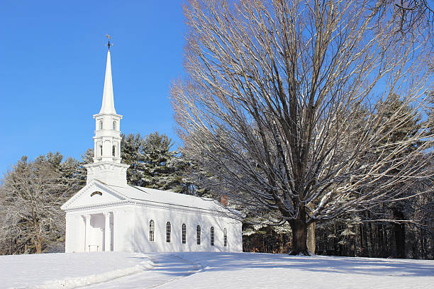 mattina invernale in una cappella del new england - church in the snow foto e immagini stock