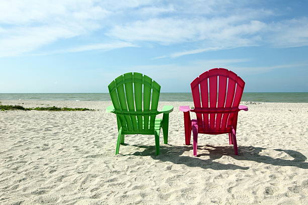 adirondack ビーチチェア、海の眺め - outdoor chair adirondack chair beach gulf of mexico ストックフォトと画像