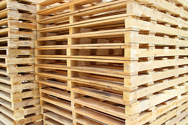 istock Wood pallet industrial 475725608