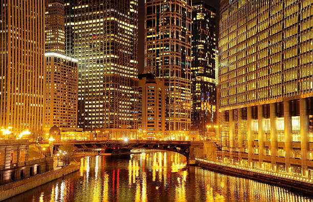 istock Chicago downtown and river at night 475728958