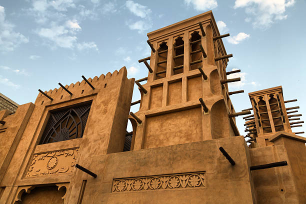 dubai-árabe arquitetura de souk madinat - madinat jumeirah hotel imagens e fotografias de stock