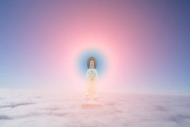 guanyin escultura em nuvem, símbolo de buddism - asia religion statue chinese culture - fotografias e filmes do acervo