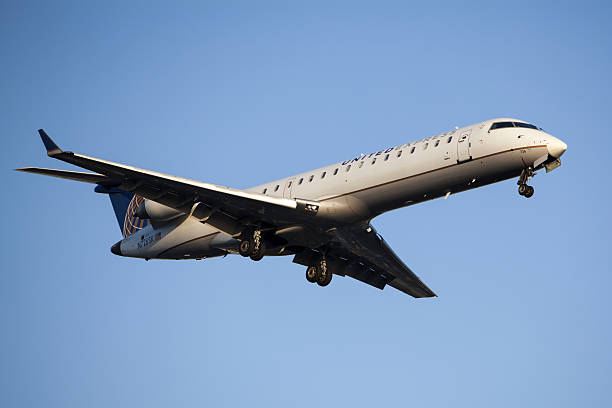 usa express (skywest airlines) bombardier crj-700 - crj 700 stock-fotos und bilder