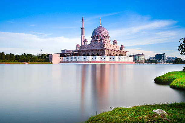 istock Putra Mosque at Putrajaya Malaysia 475752043