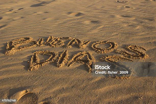 Foto de Escrever Bom Dia Em Espanhol Na Areia e mais fotos de stock de 2015 - 2015, Cultura Espanhola, Exterior - iStock Foto de Escrever Bom Dia Em Espanhol Na Areia e mais fotos de stock de 2015 - 2015, Cultura Espanhola, Exterior - iStock