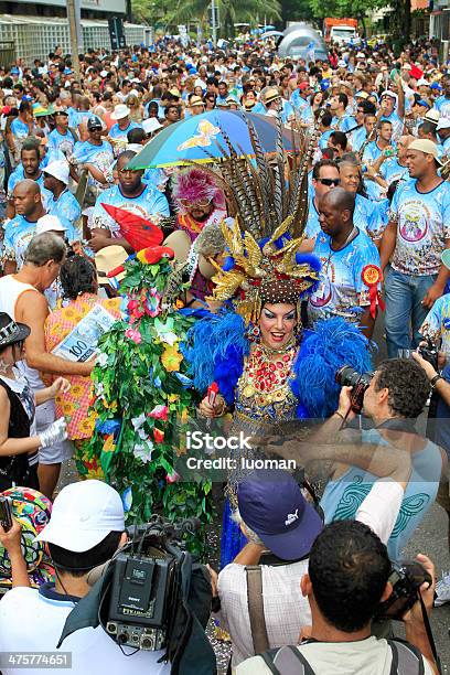 Photo libre de droit de Banda De Parade Dipanema À Rio banque d'images et plus d'images libres de droit de Carnaval - Réjouissances - Carnaval - Réjouissances, Travesti, Carnaval de Rio