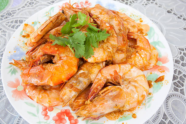 istock Cooked Whole Prawns with Garlic Sauce 475777063