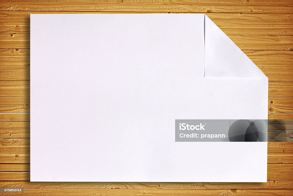Puste biały papier na drewno tło z Cień - Zbiór zdjęć royalty-free (Bez ludzi)
